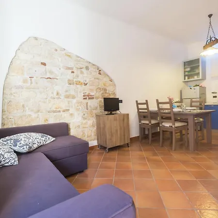 728 - Deliziosa Casa Cielo-terra Climatizzata Tra I Suggestivi Vicoli Di *